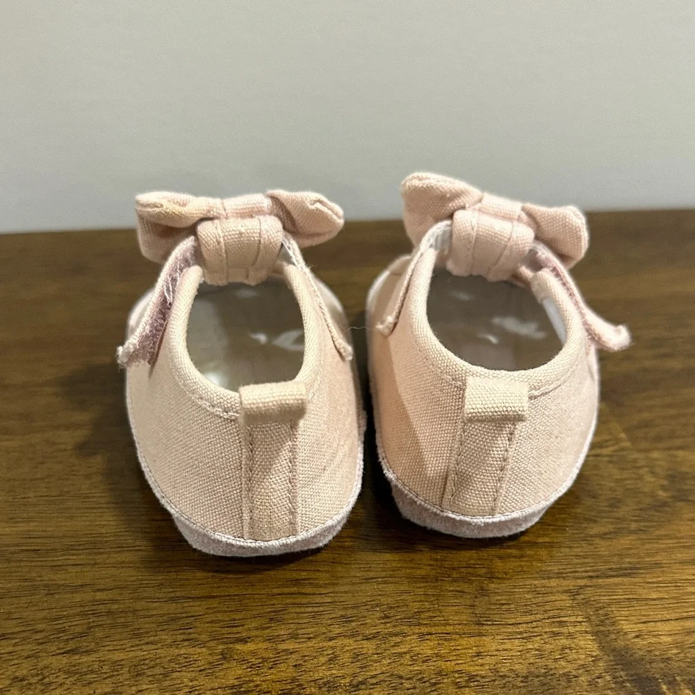 Carter’s Charming Bow Baby Walker Shoes in Soft Pink size 3-6 months